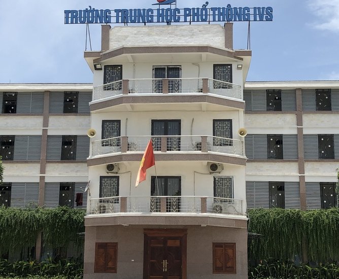Đá ốp tường - Ốp tường với đá tự nhiên tại Trường THPT IVS